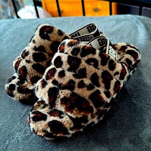UGG leopard slippers - Women’s 9 - Like New